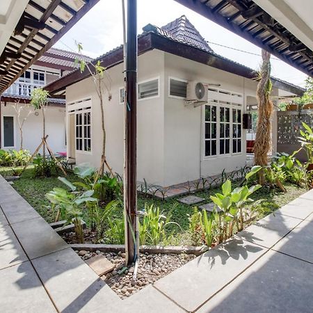Отель Reddoorz Near Malioboro Tugu Station Jogja 2 Джокьякарта Экстерьер фото
