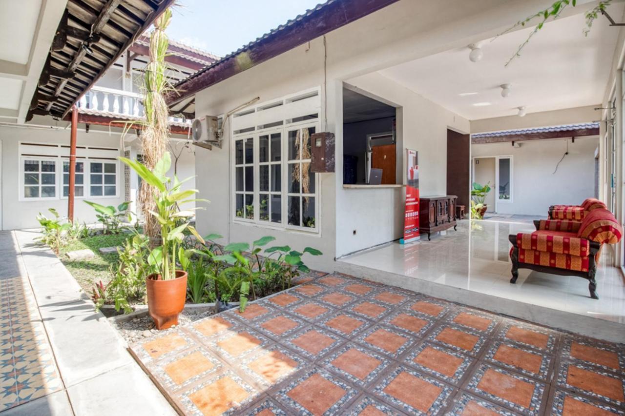 Отель Reddoorz Near Malioboro Tugu Station Jogja 2 Джокьякарта Экстерьер фото